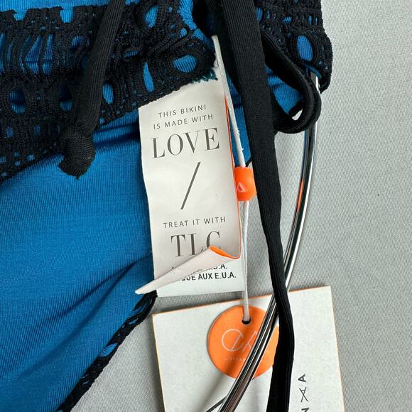 CA by Vitamin A Women’s Medium Micheala Crochet Reversible - Picture 4 of 7